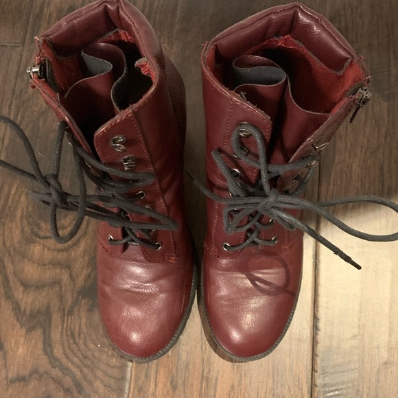 burgundy lace up block heel combat boots - Picture 2 of 7
